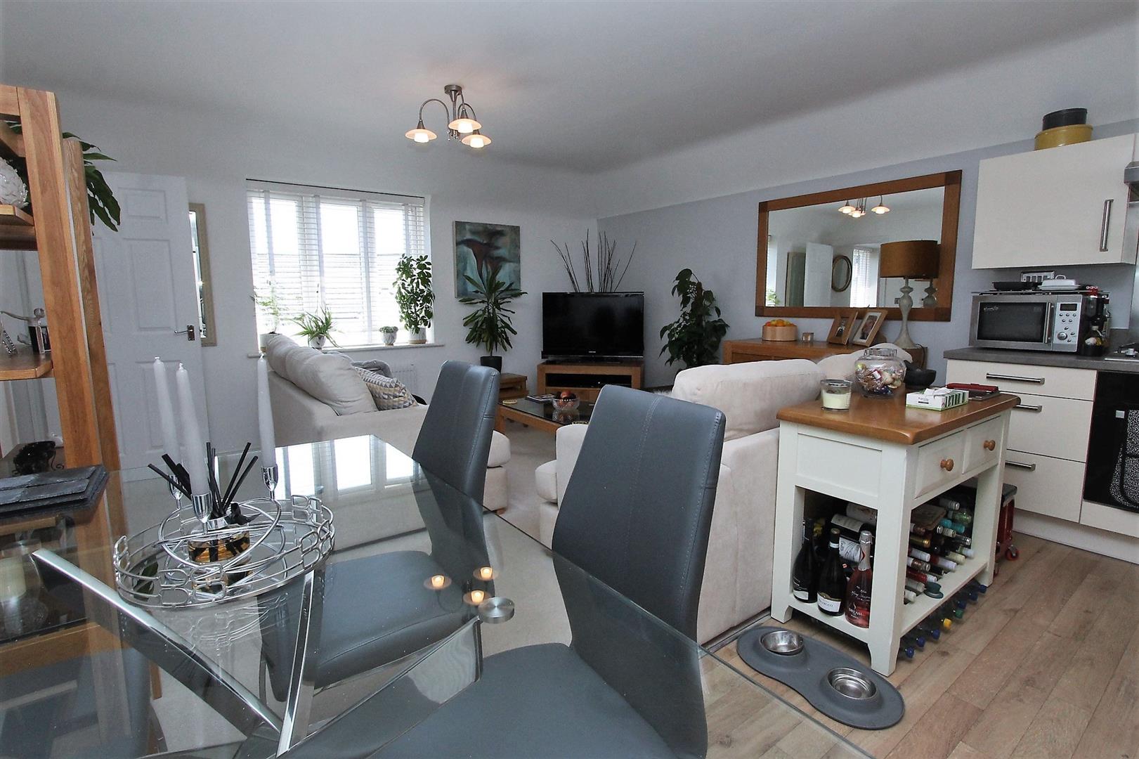 2 bed property in Durrant Mews, Stourbridge